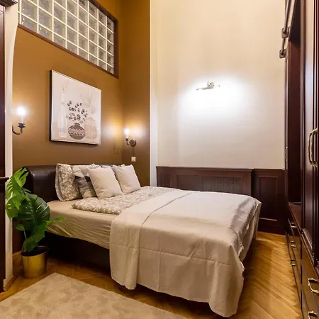 Deluxe Eotvos In The Heart Of بودابست