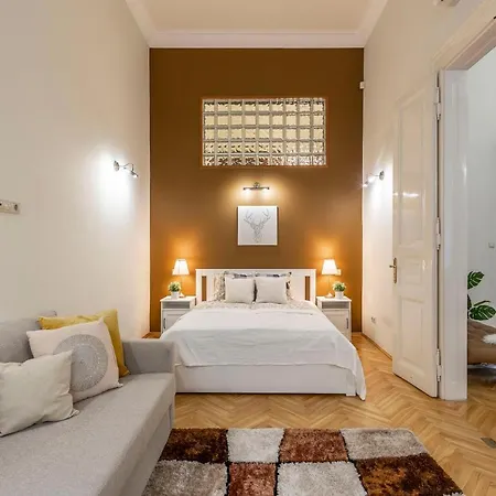 Deluxe Eotvos In The Heart Of بودابست