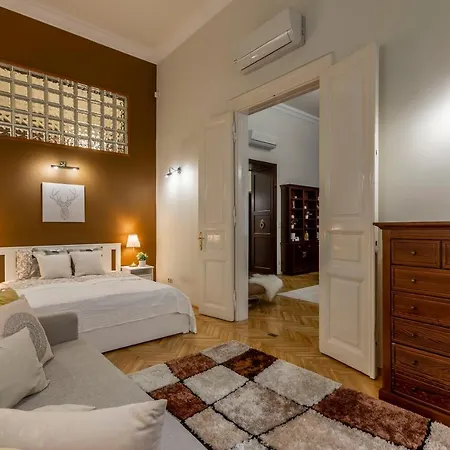 Deluxe Eotvos In The Heart Of * بودابست